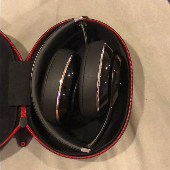 Beats Studio Wireless with carrying case - Picture 2 of 5